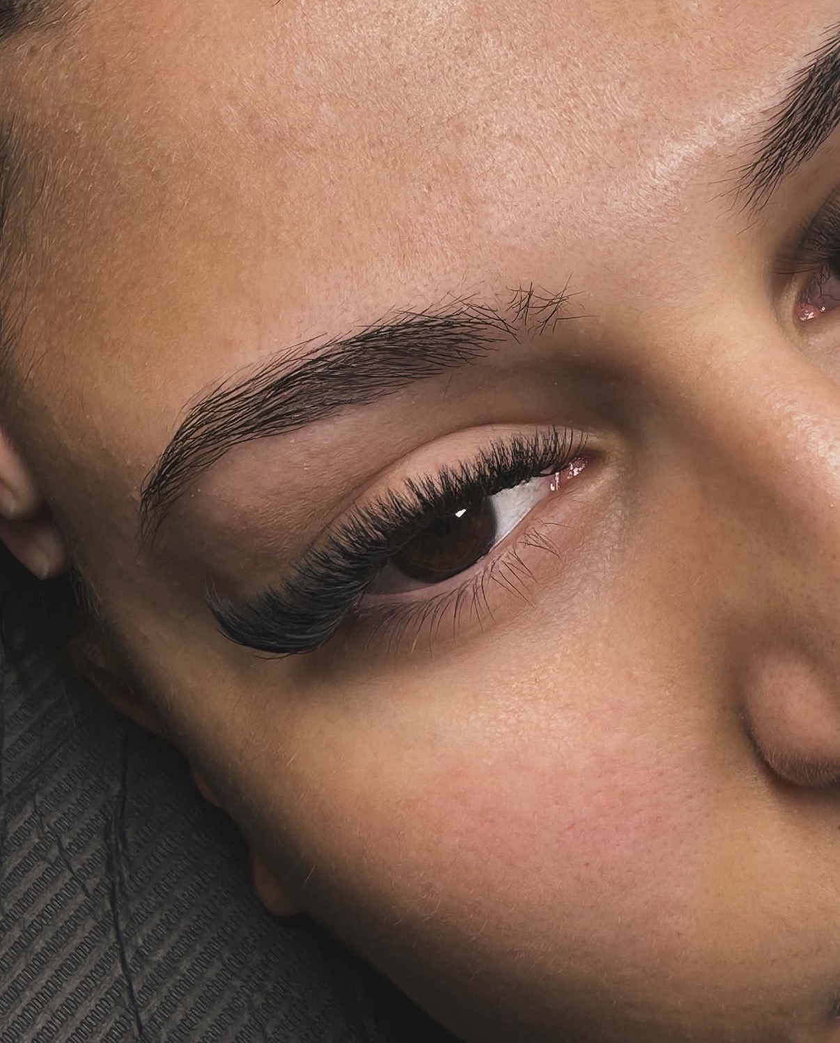 Volume lash extensions detail